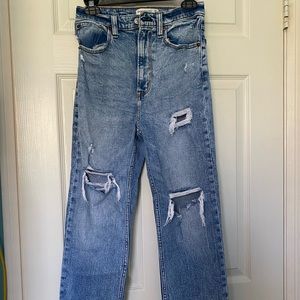 Abercrombie distressed ultra high rise ankle straight jeans. Size 26 short